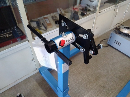 Стенд для разборки двигателя на 680 кг 1110-4