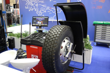 Стенд для балансировки колес универсальный СИВИК СБМП-200 TRUCKER LUXE